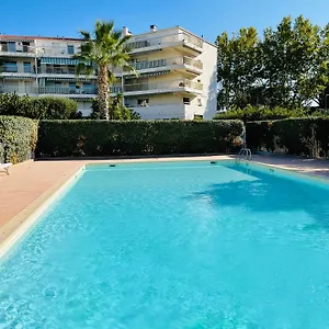 De Standing Climatise, Avec Piscine, Proche De La , Fréjus Frankreich